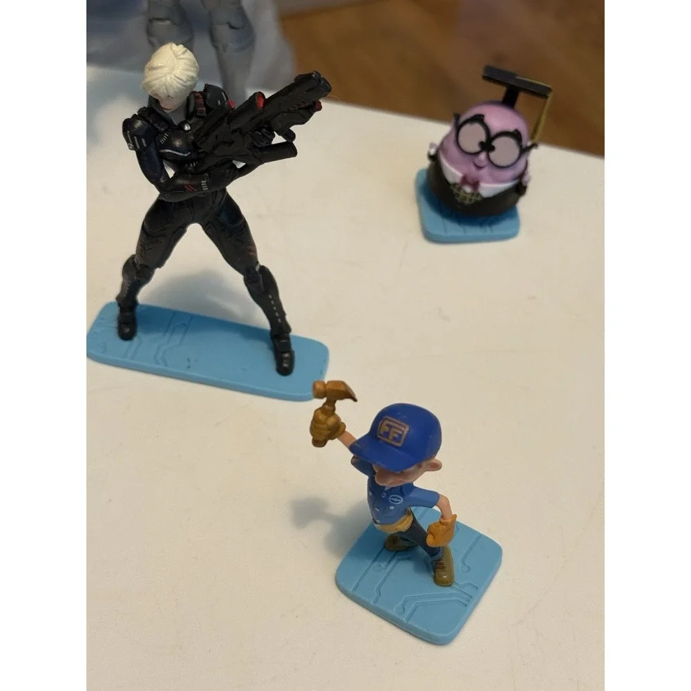DISNEY FIGURES LOT OF 7 CAKE‎ TOPPERS